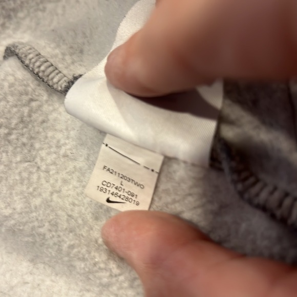 Sold 🚫 NIKE NWOT Grey zip up hoodie YOUTH LARGE - Picture 7 of 10